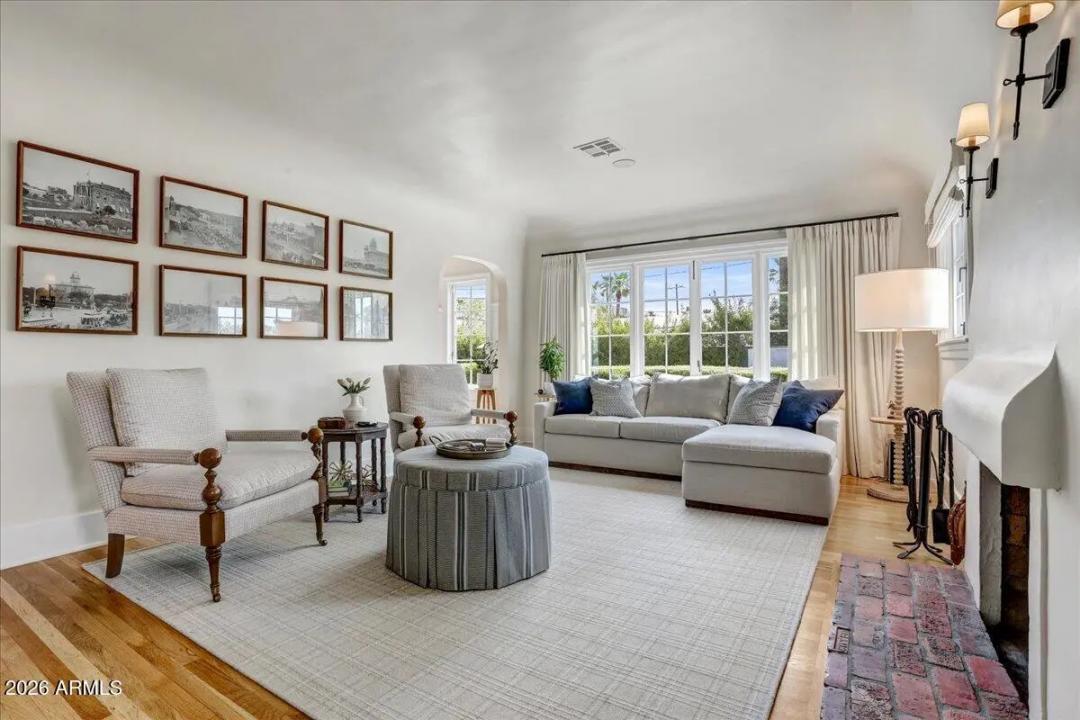 Real Estate Picture 5