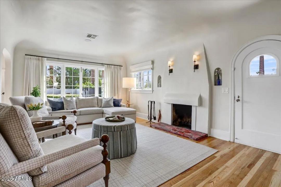 Real Estate Picture 6