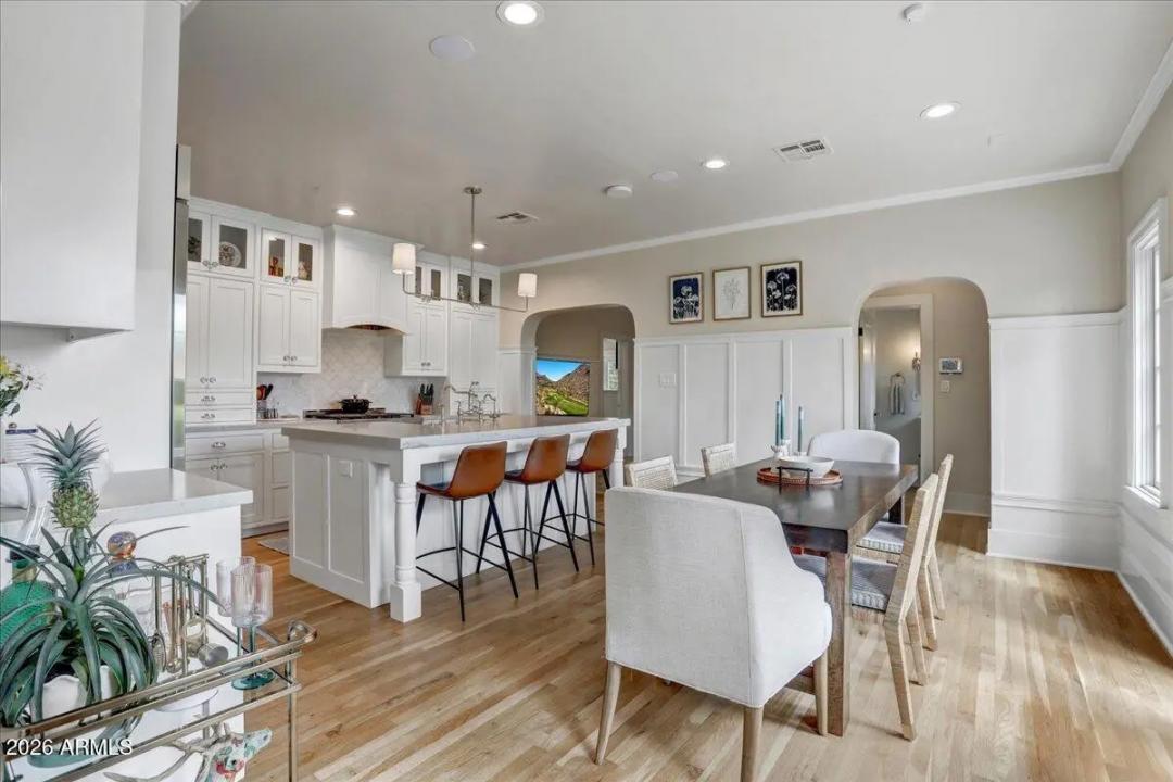 Real Estate Picture 8