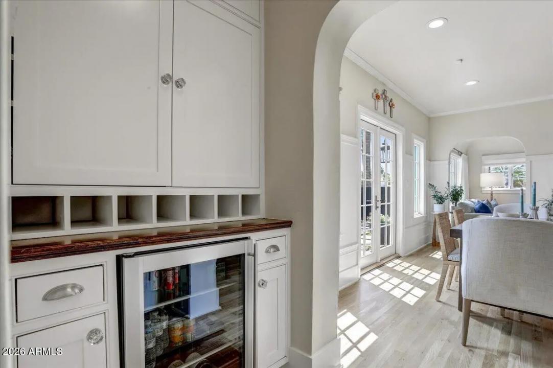 Real Estate Picture 11