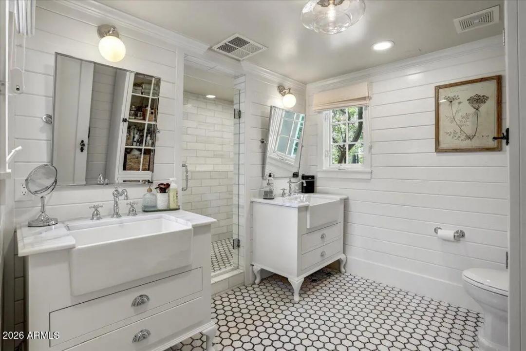 Real Estate Picture 16