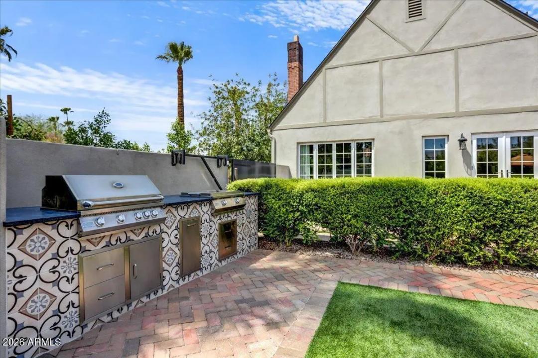 Real Estate Picture 30