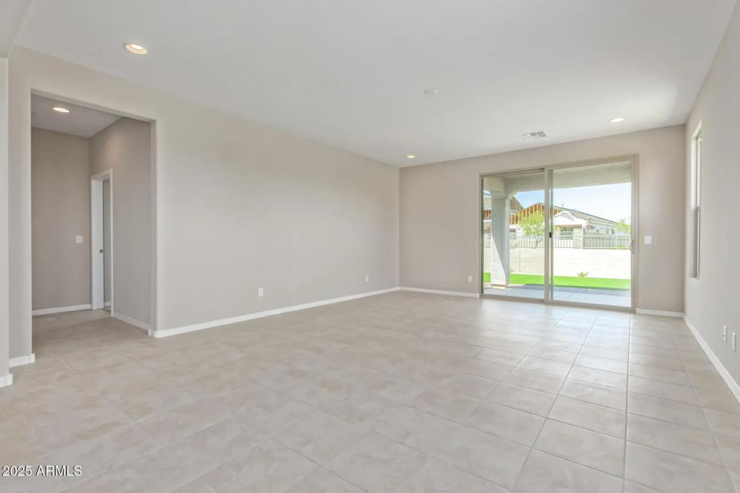 Real Estate Picture 7