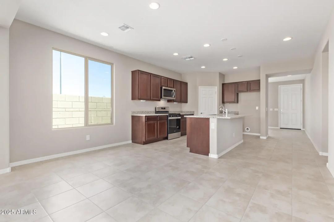 Real Estate Picture 10