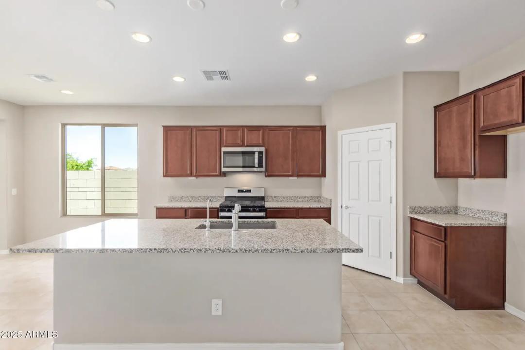 Real Estate Picture 11