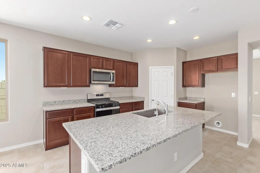 Real Estate Picture 12