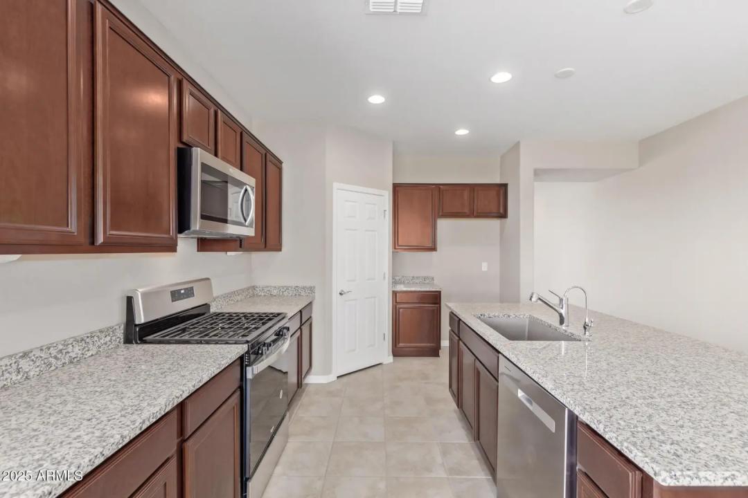 Real Estate Picture 13