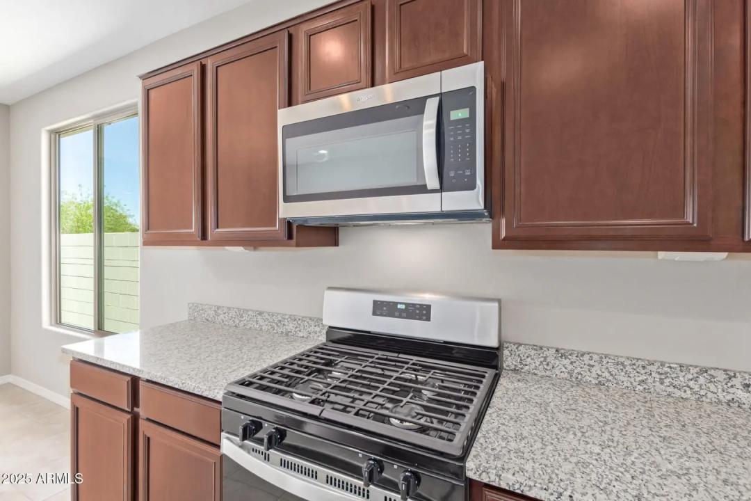 Real Estate Picture 14