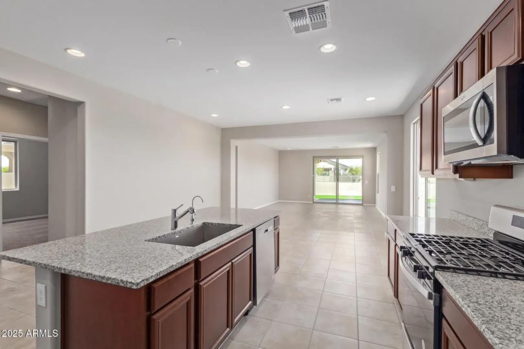 Real Estate Picture 15