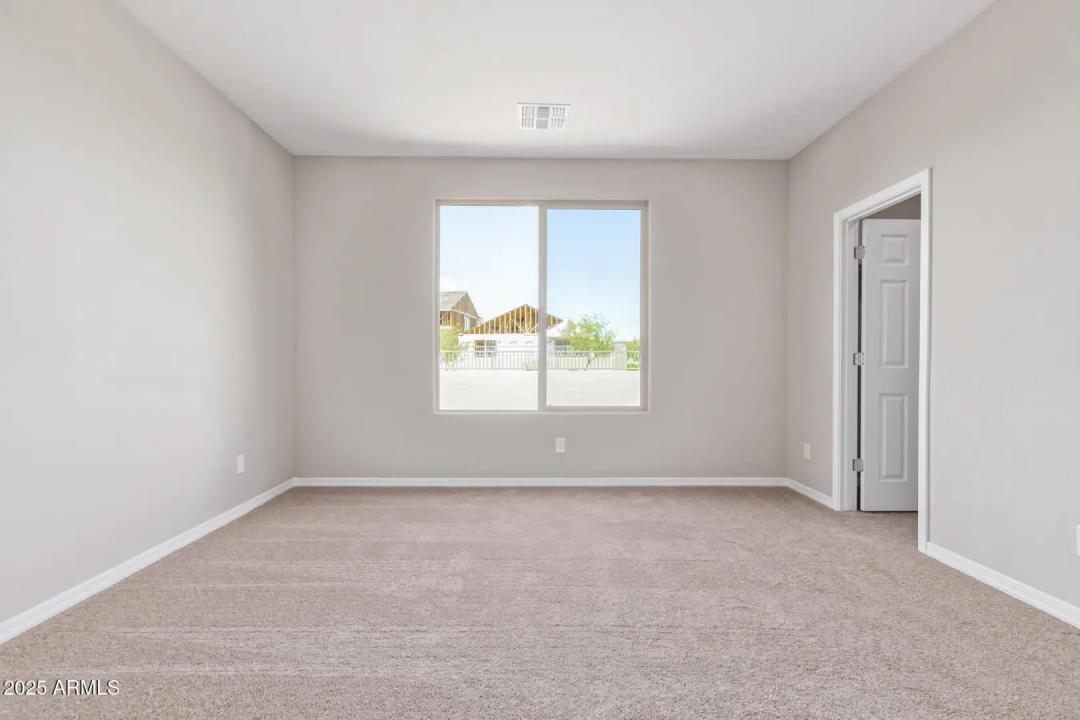 Real Estate Picture 17