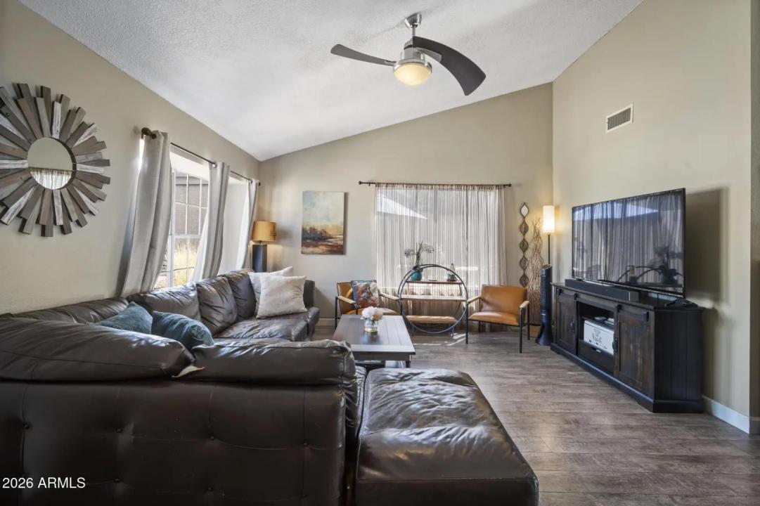 Real Estate Picture 8