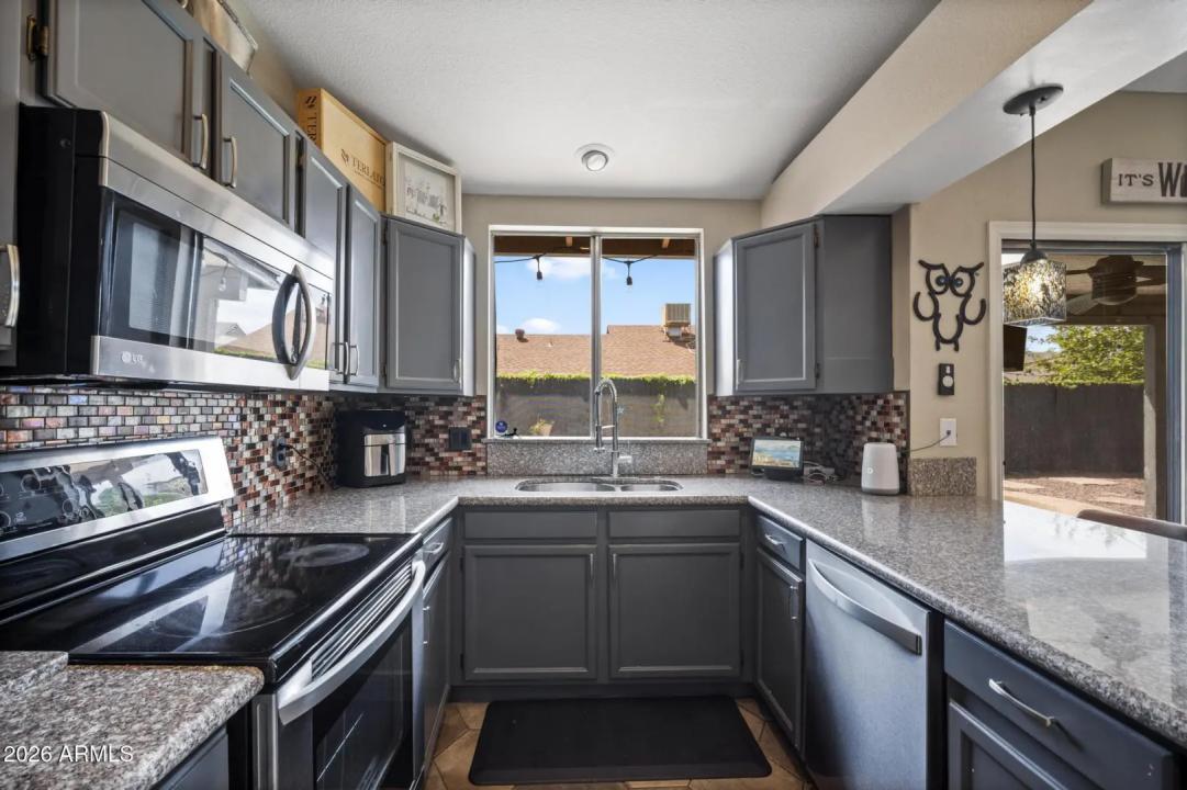 Real Estate Picture 14
