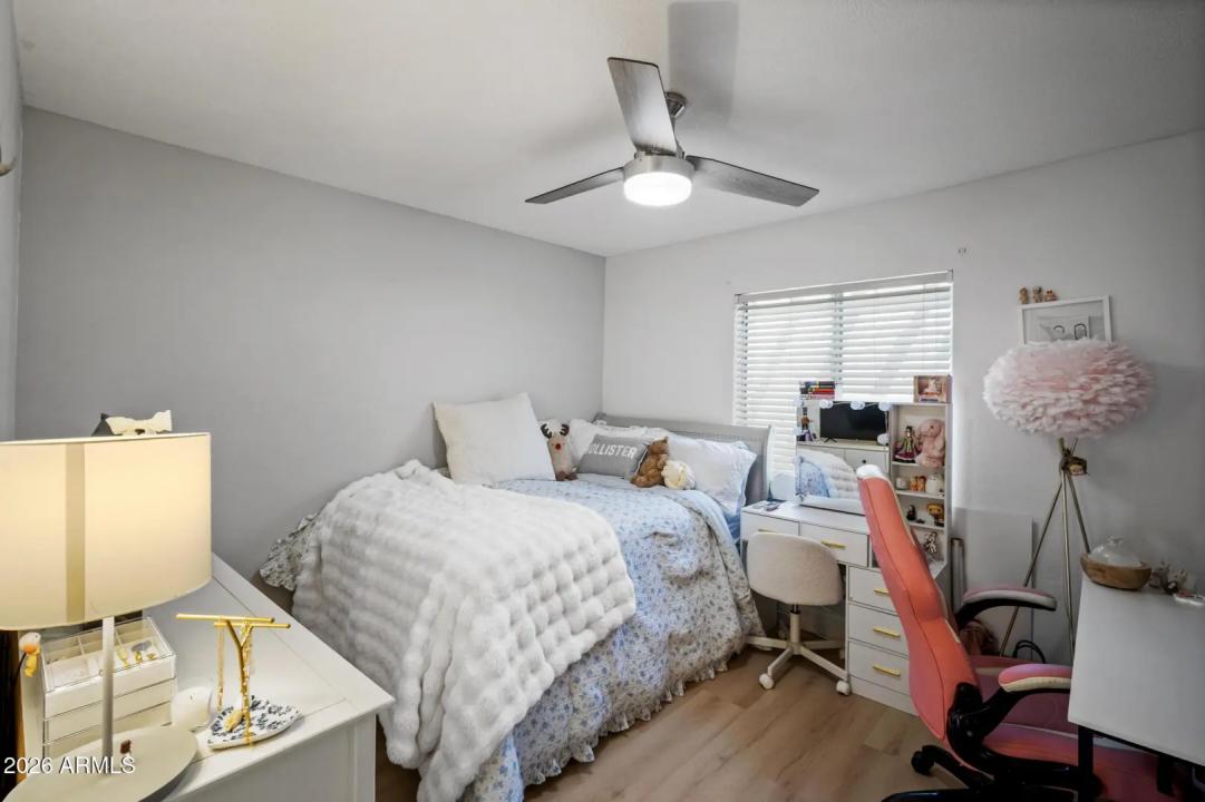 Real Estate Picture 17