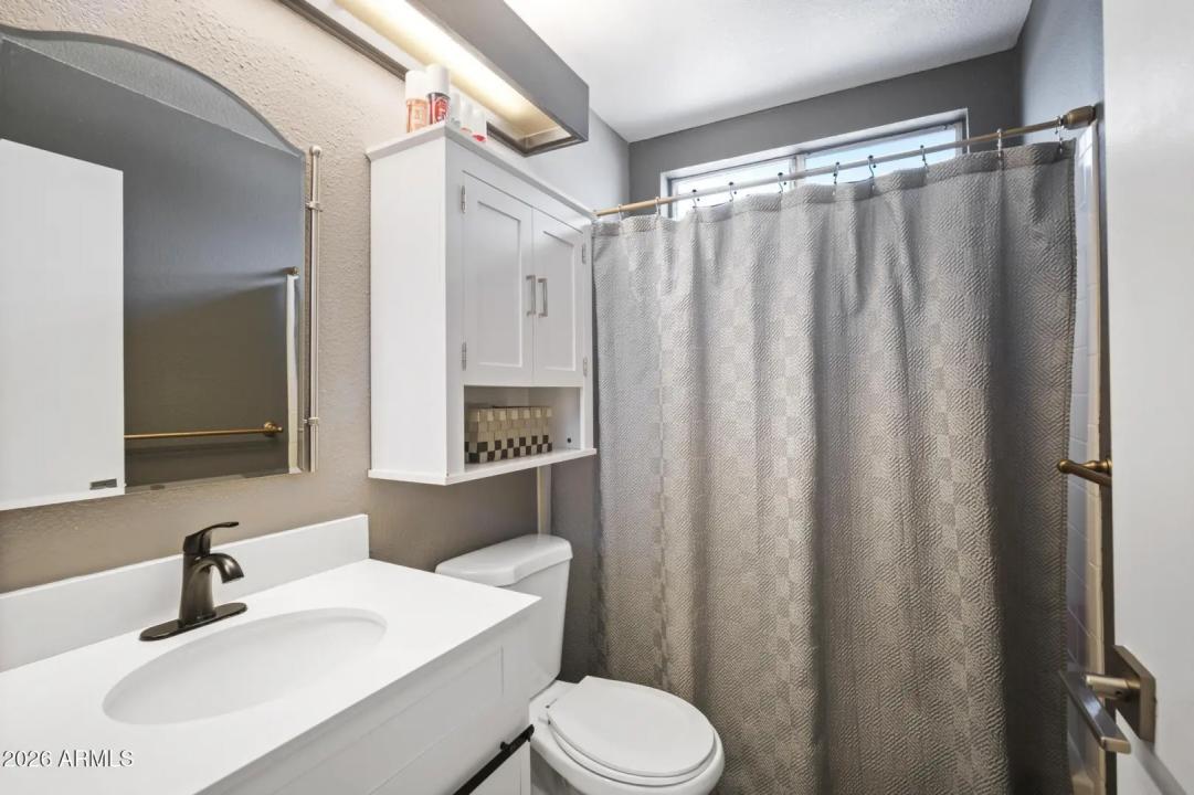 Real Estate Picture 18