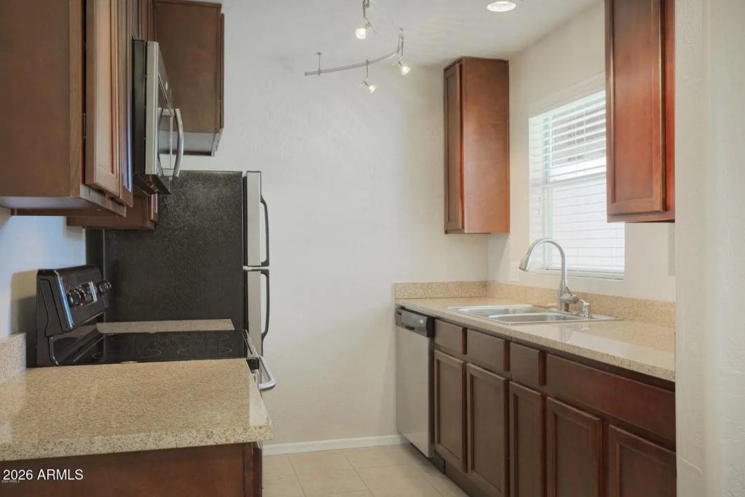 Real Estate Picture 4