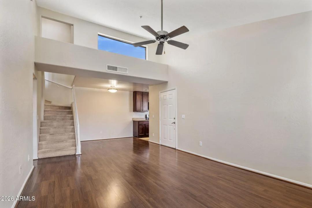 Real Estate Picture 3