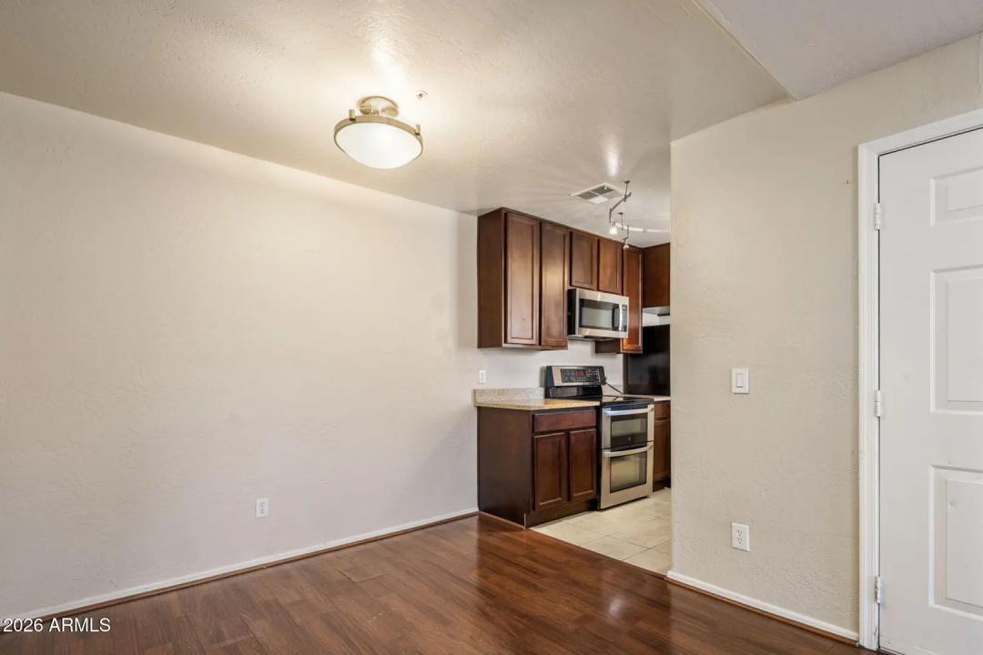 Real Estate Picture 4