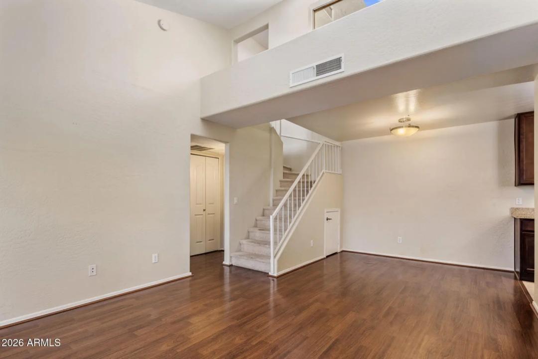 Real Estate Picture 5