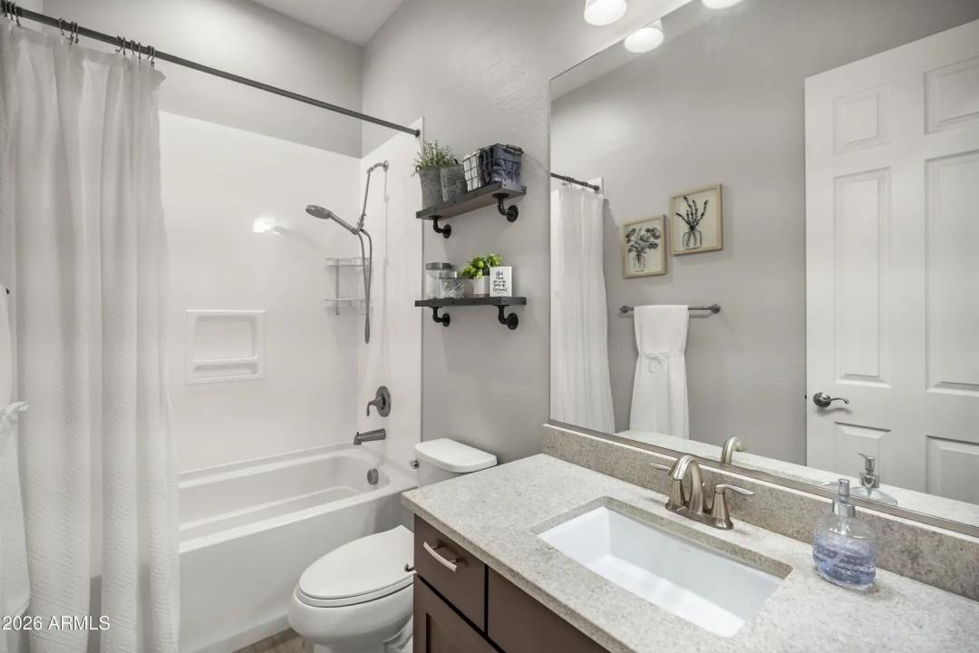 Real Estate Picture 18