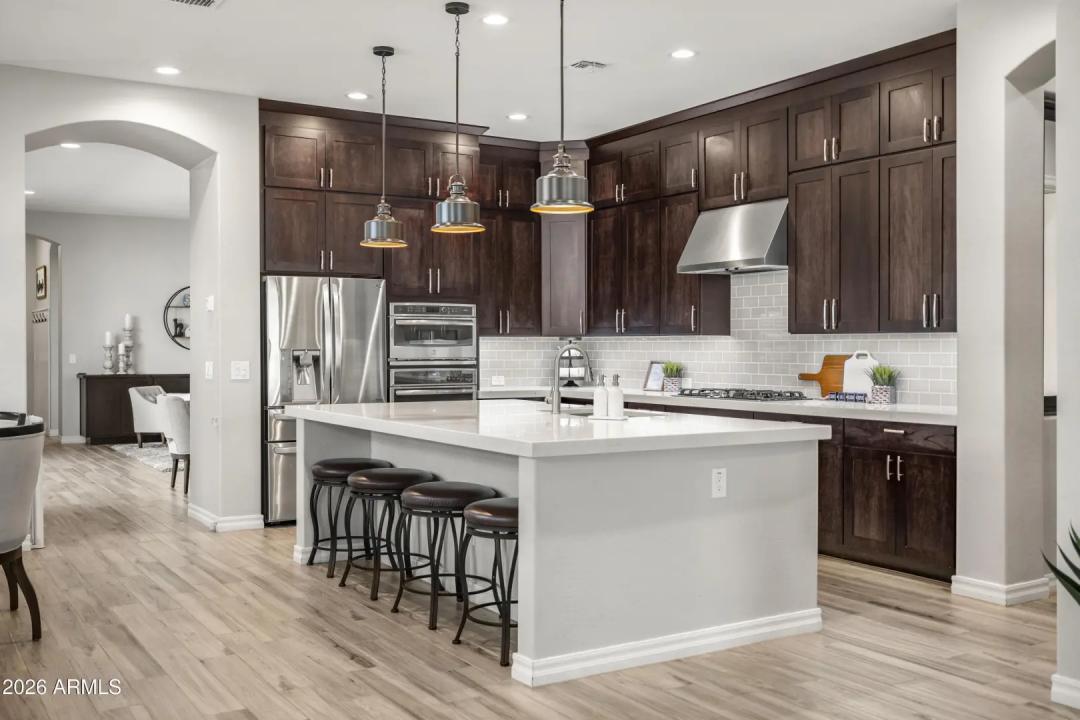 Real Estate Picture 3