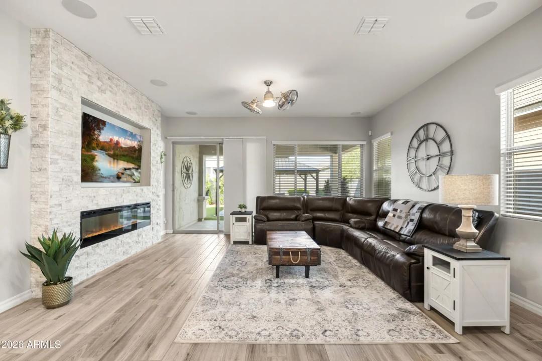 Real Estate Picture 10