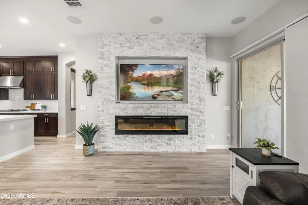 Real Estate Picture 11