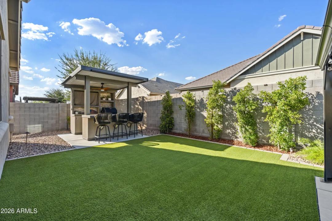Real Estate Picture 24