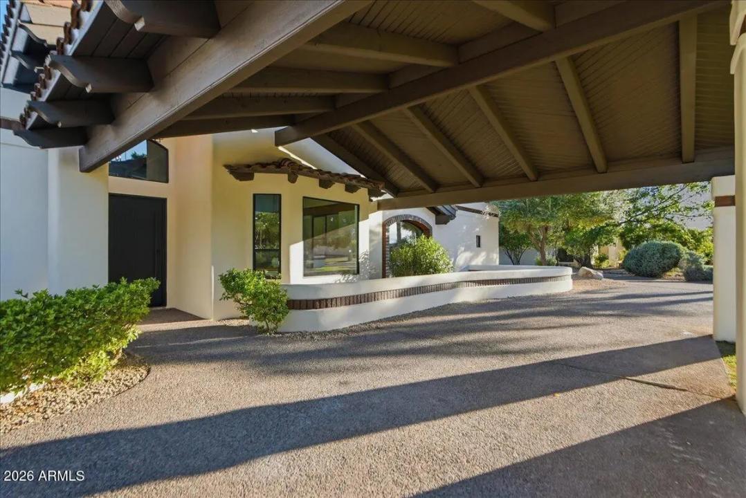 Real Estate Picture 3