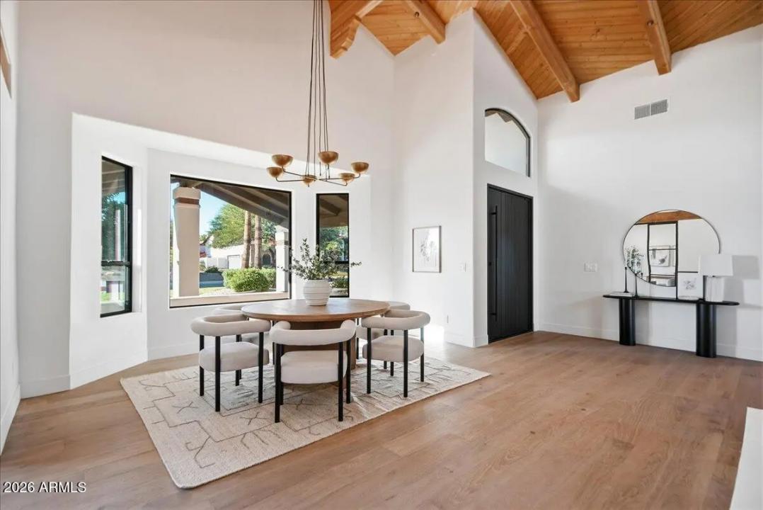 Real Estate Picture 8