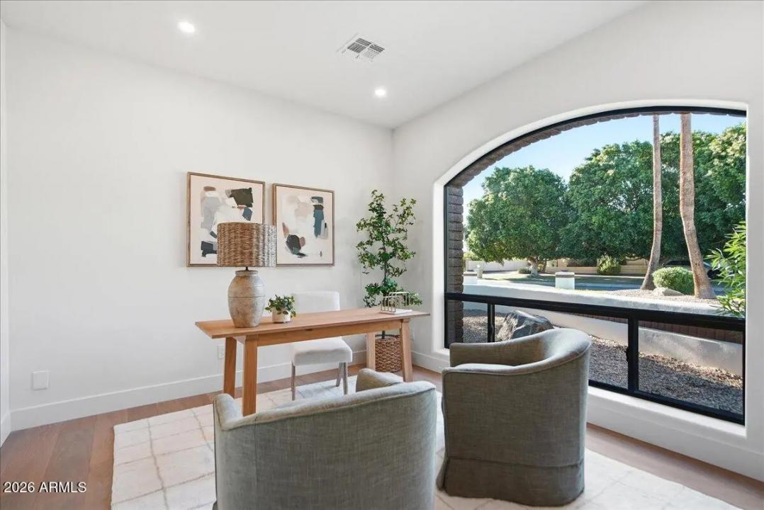 Real Estate Picture 11