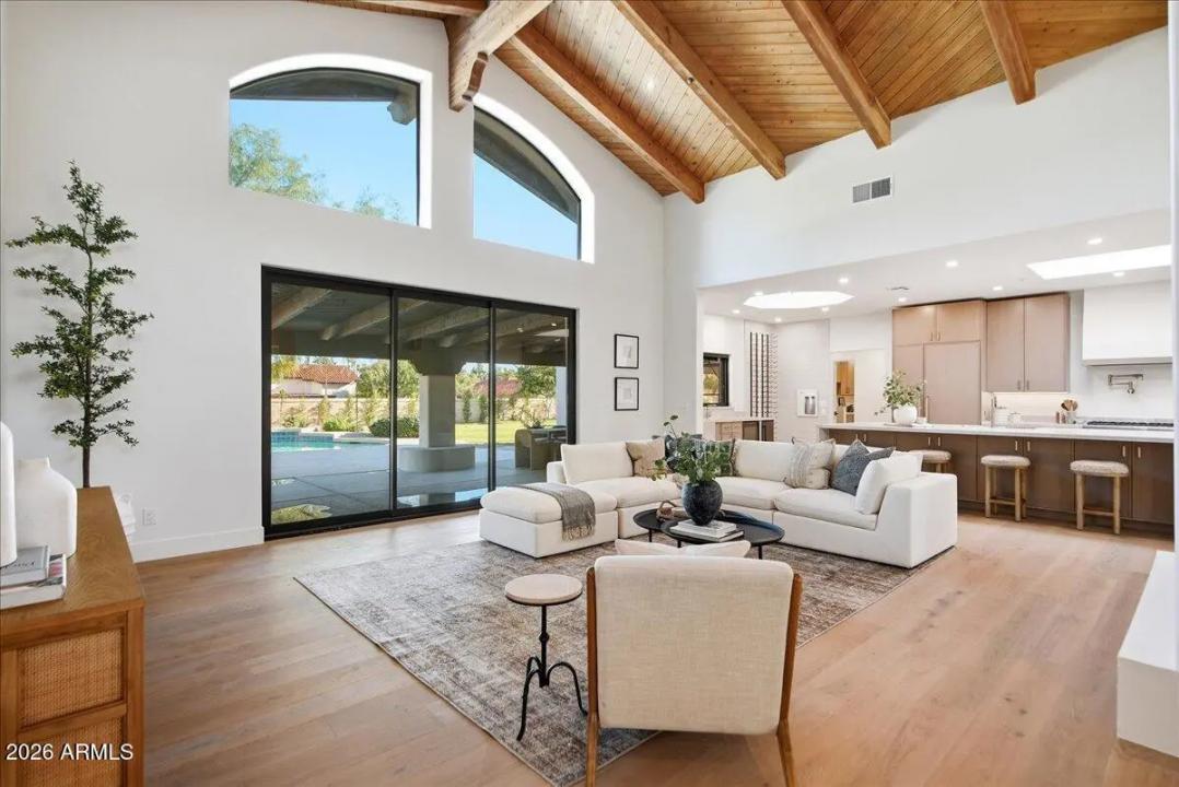 Real Estate Picture 12