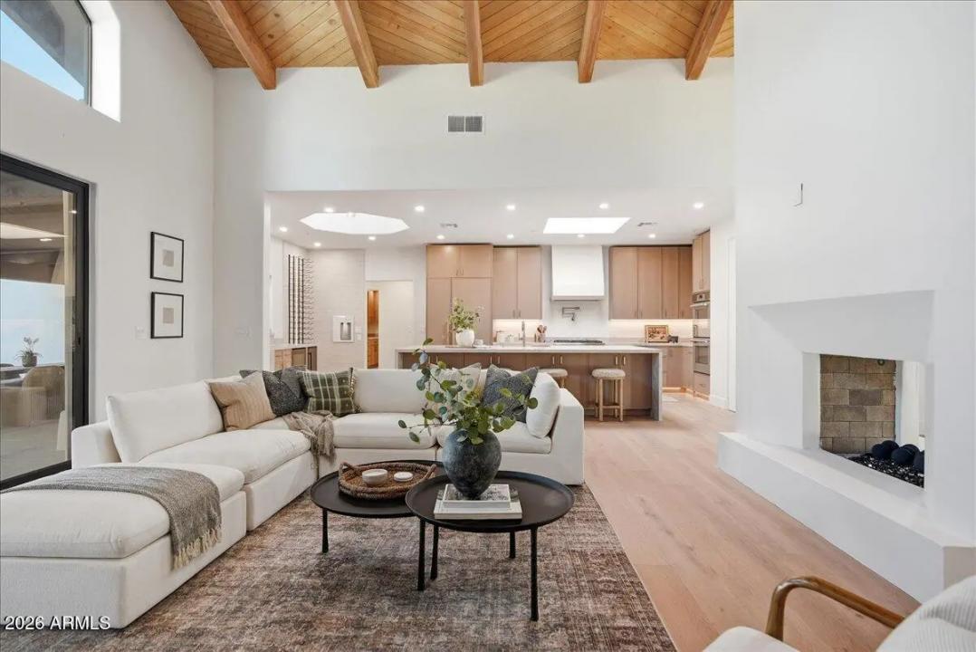 Real Estate Picture 14
