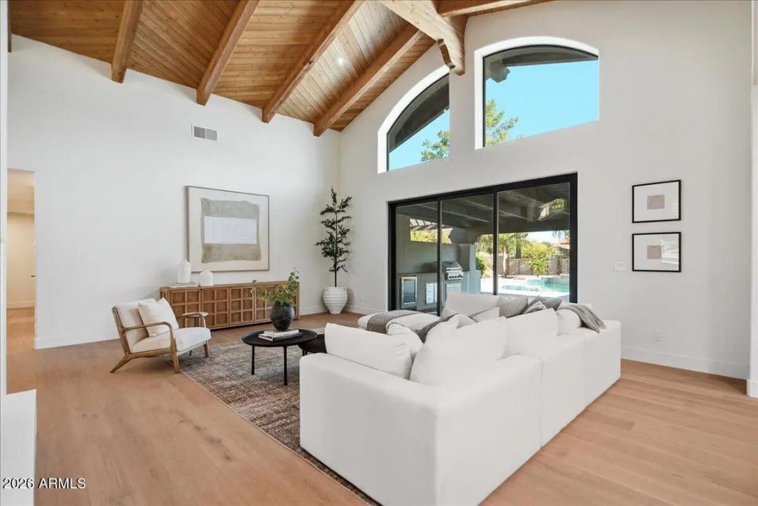 Real Estate Picture 15
