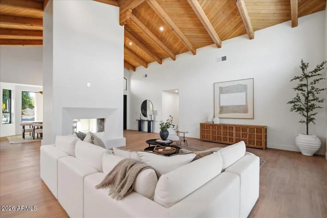 Real Estate Picture 16