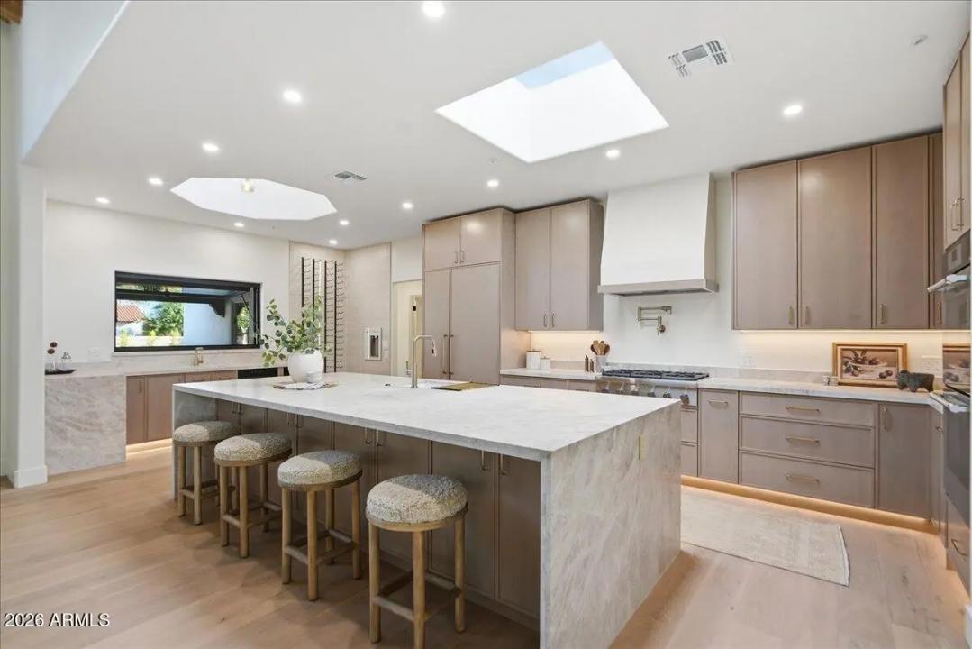 Real Estate Picture 19