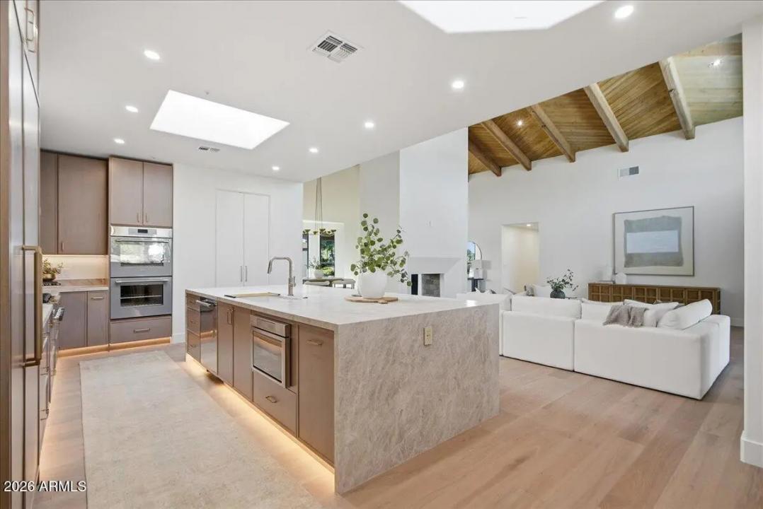 Real Estate Picture 24