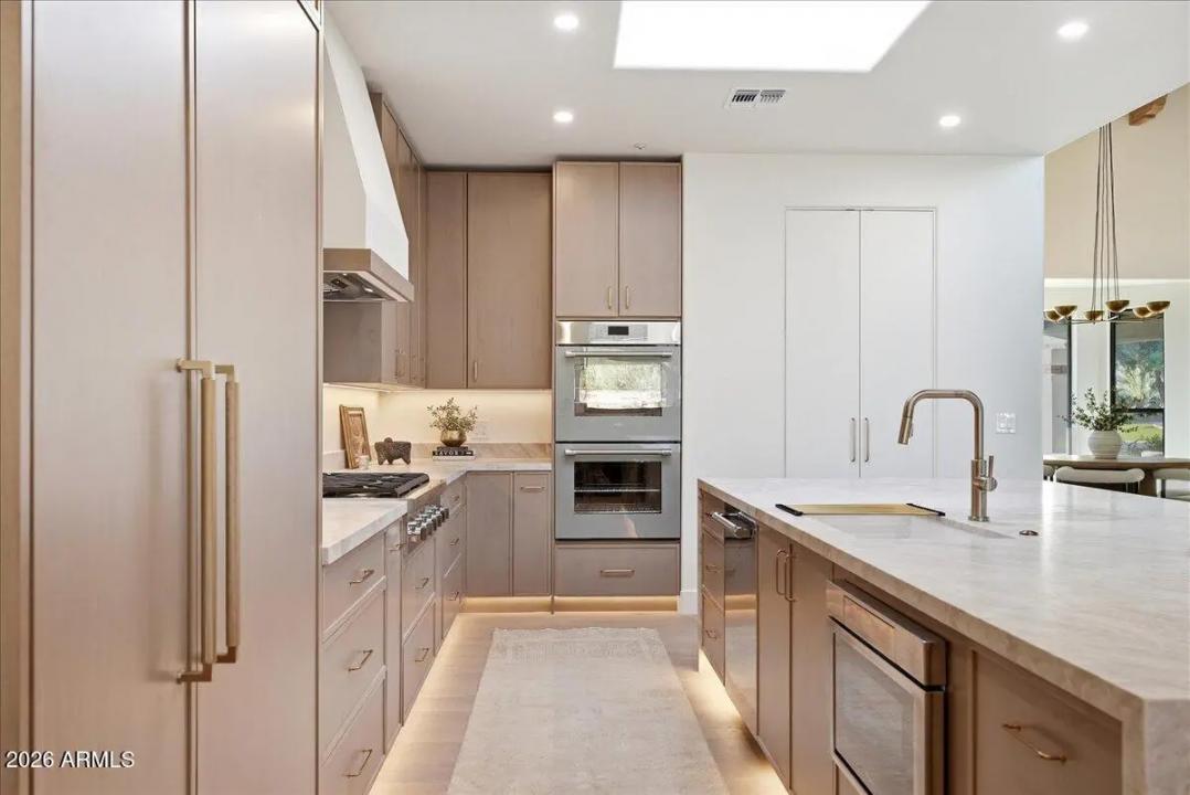 Real Estate Picture 25