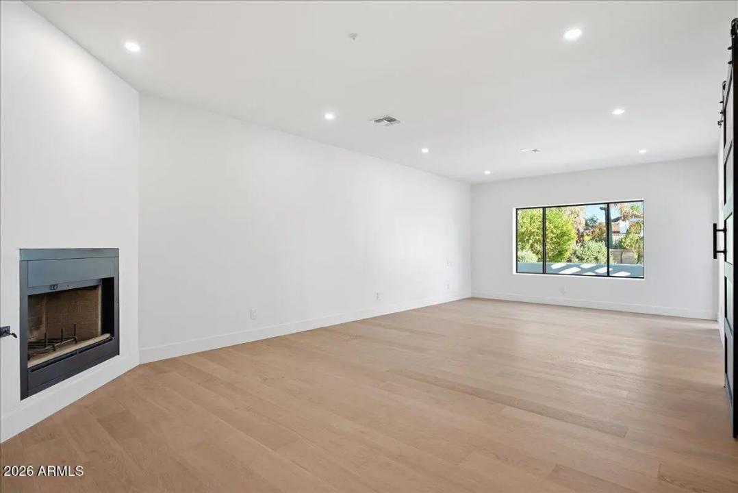 Real Estate Picture 28