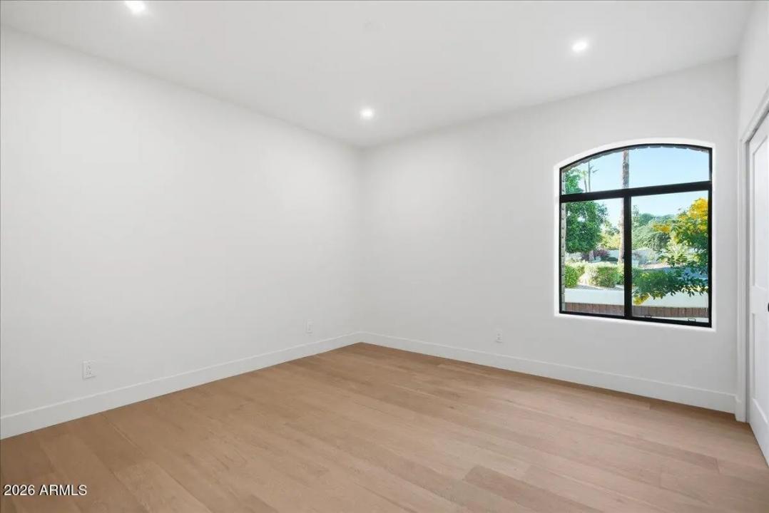 Real Estate Picture 33