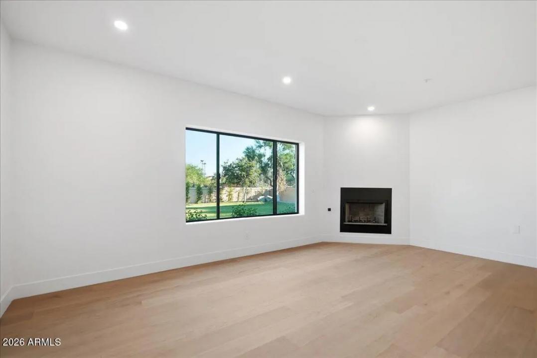 Real Estate Picture 42