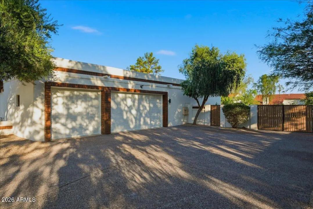 Real Estate Picture 4