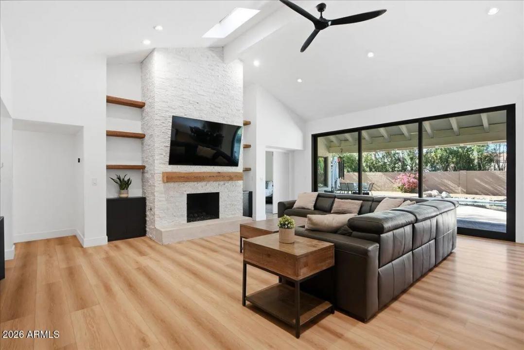 Real Estate Picture 5