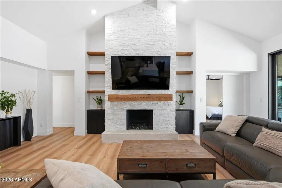 Real Estate Picture 8
