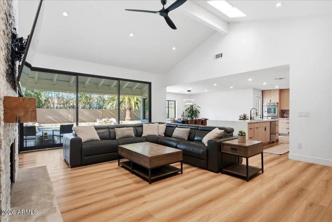 Real Estate Picture 7
