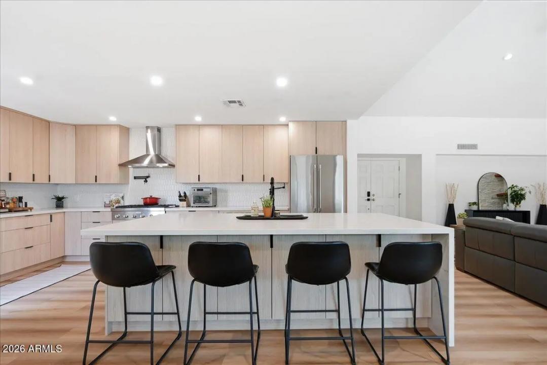 Real Estate Picture 11