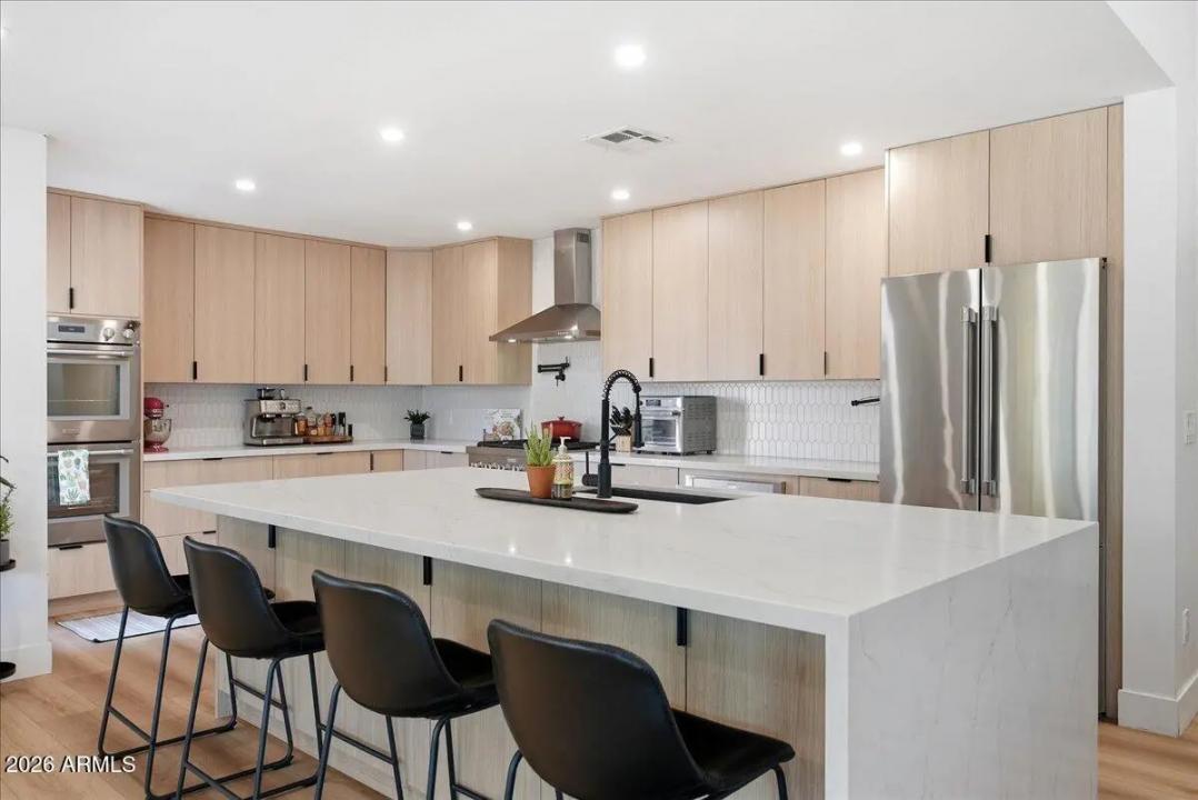 Real Estate Picture 12