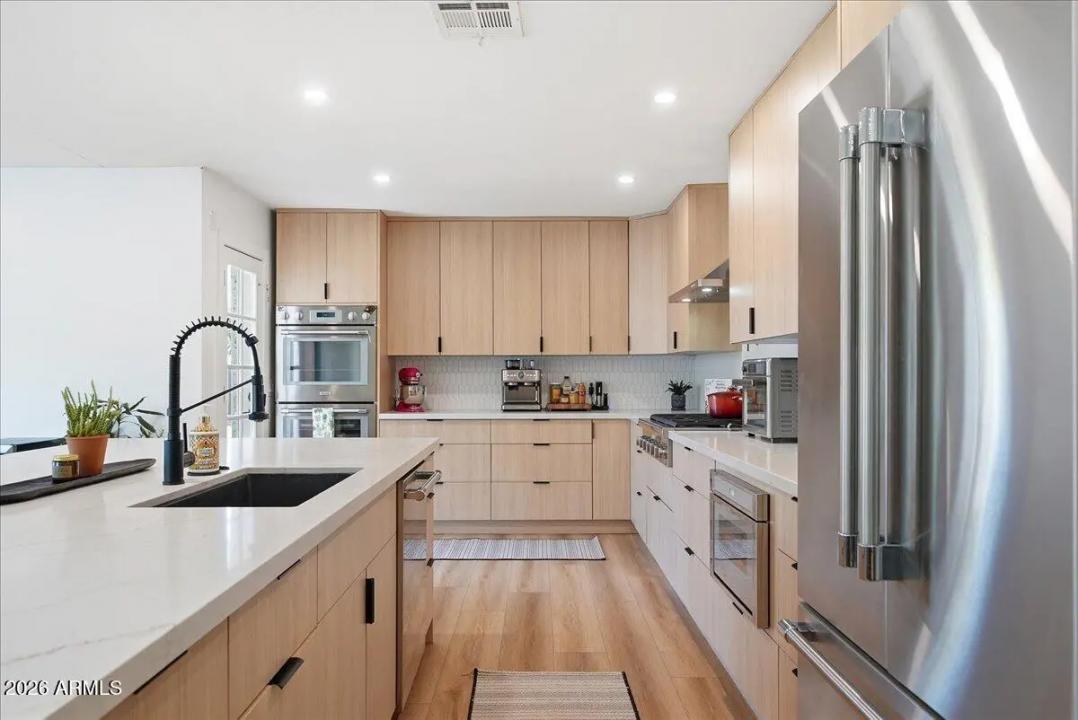 Real Estate Picture 13