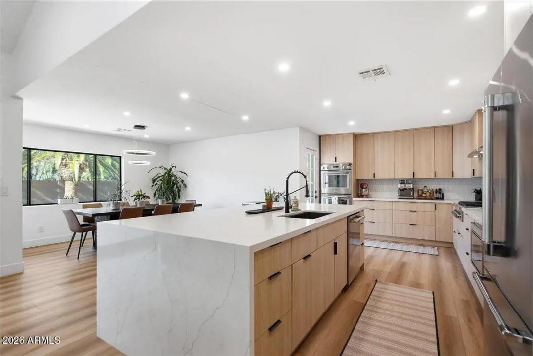 Real Estate Picture 14