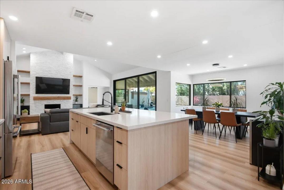 Real Estate Picture 16