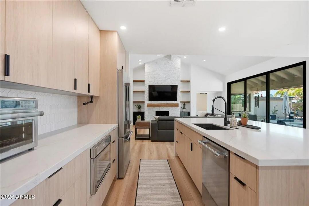 Real Estate Picture 17